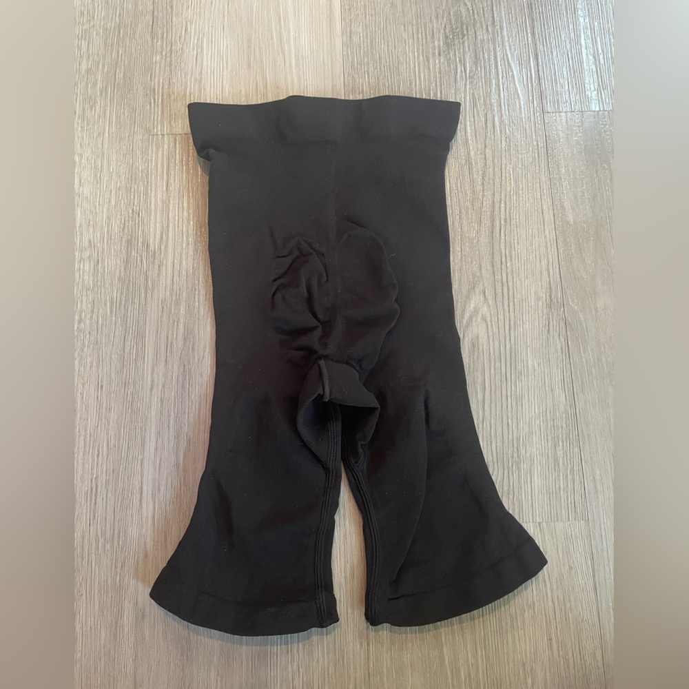 NEW Skims Sculpting Mid Thigh Bodysuit Shorts Black Size S/M - Picture 3 of 5